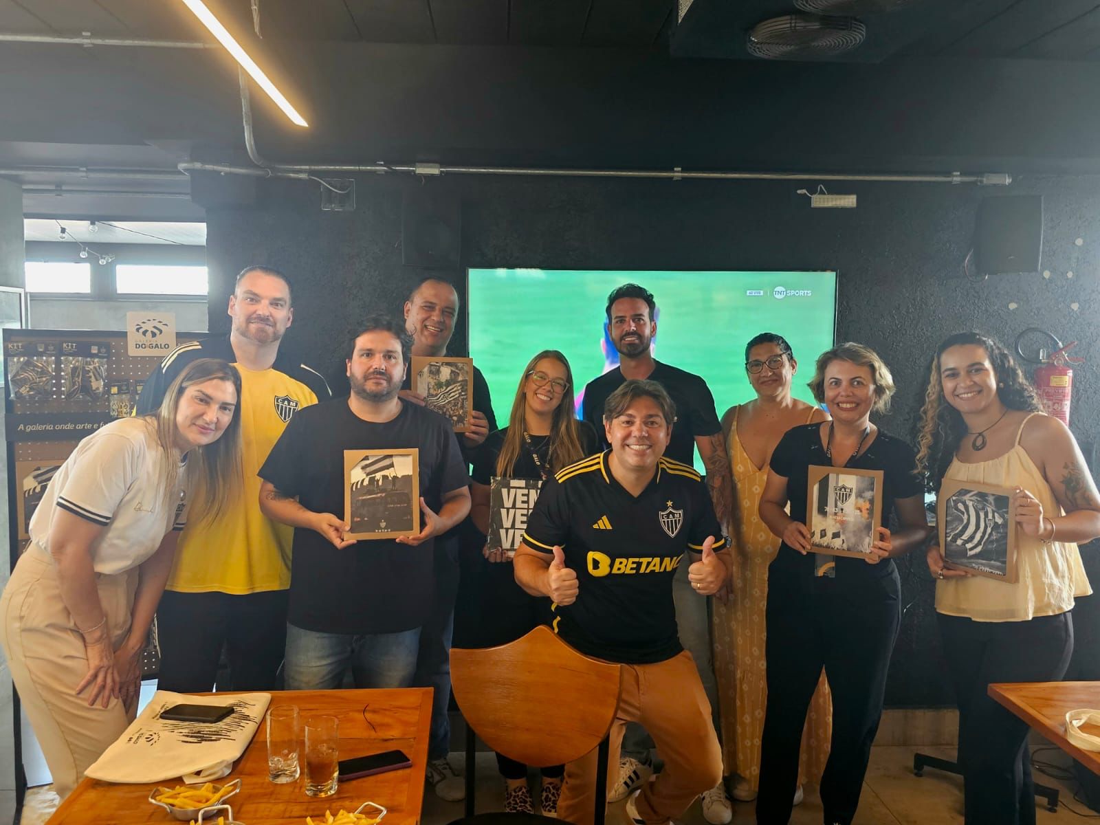 Um golaço no Dia Mundial da Arte!